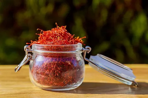 تصویر 3 از زعفران کادویی سحر خیز با طراحی ساده و قابل ارائه